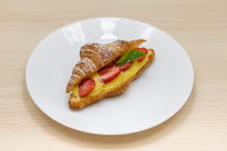 croissant s vanilkovým krémem (cena 50 Kč/ks)