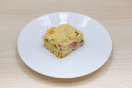 ovocný koláč s drobenkou (cena 4 Kč/ks)