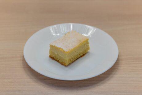 tvarohový koláč s tuzemákem (cena 40 Kč/ks)